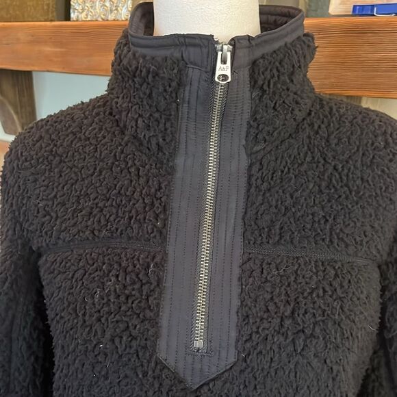 Abercrombie & Fitch Cozy Black Soft A&F Sherpa, size M - Picture 2 of 12